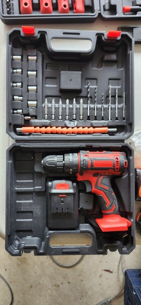 Drill Set 18V w/ Rechargable Battery