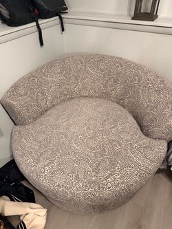 Chaise swivel chair