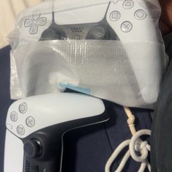PLAY Station 5  (2) Remotes 