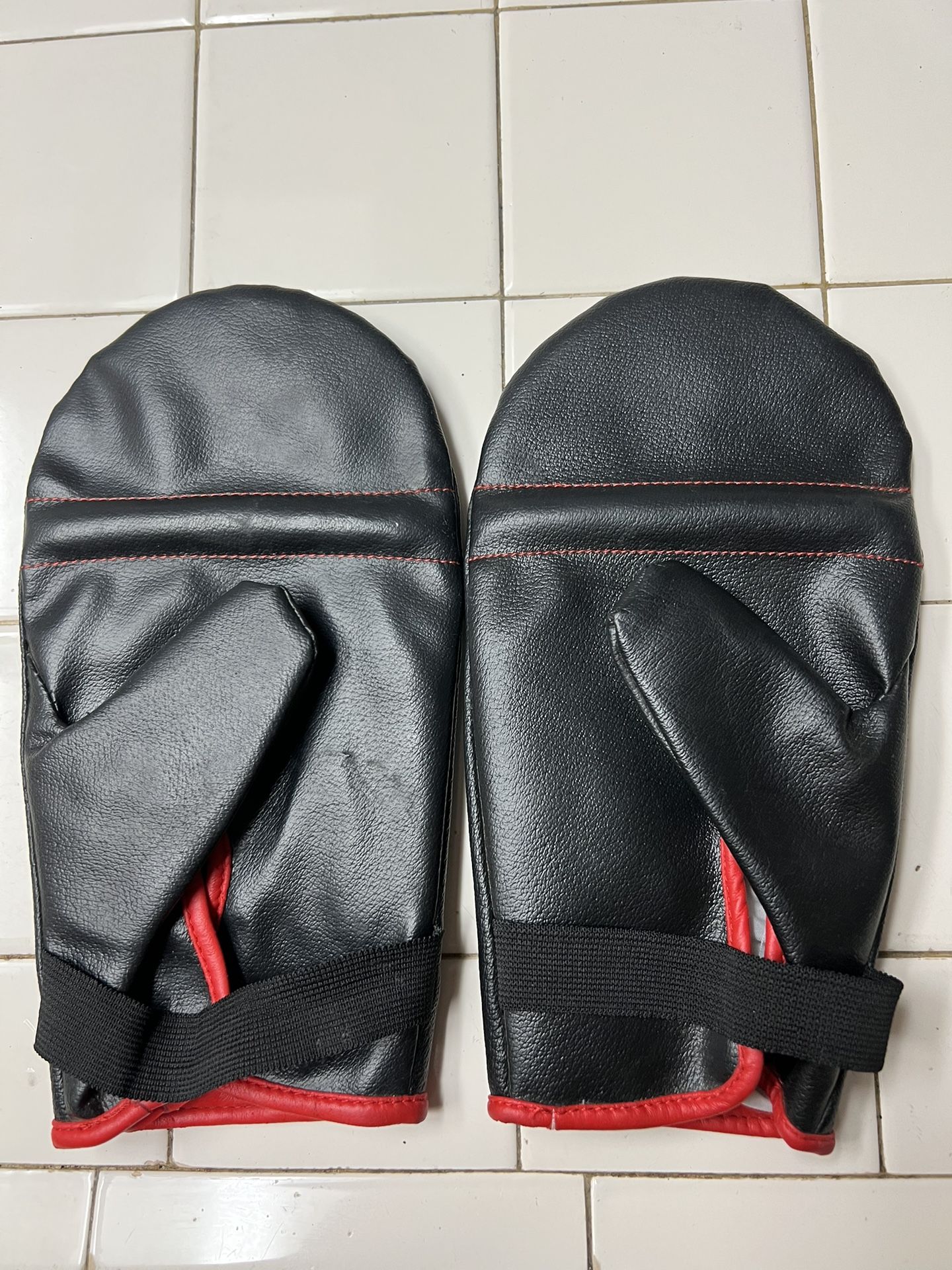 Sparring/Speed Bag Gloves by EVERLAST