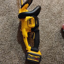 DeWalt Hedger With 6AH Battery 