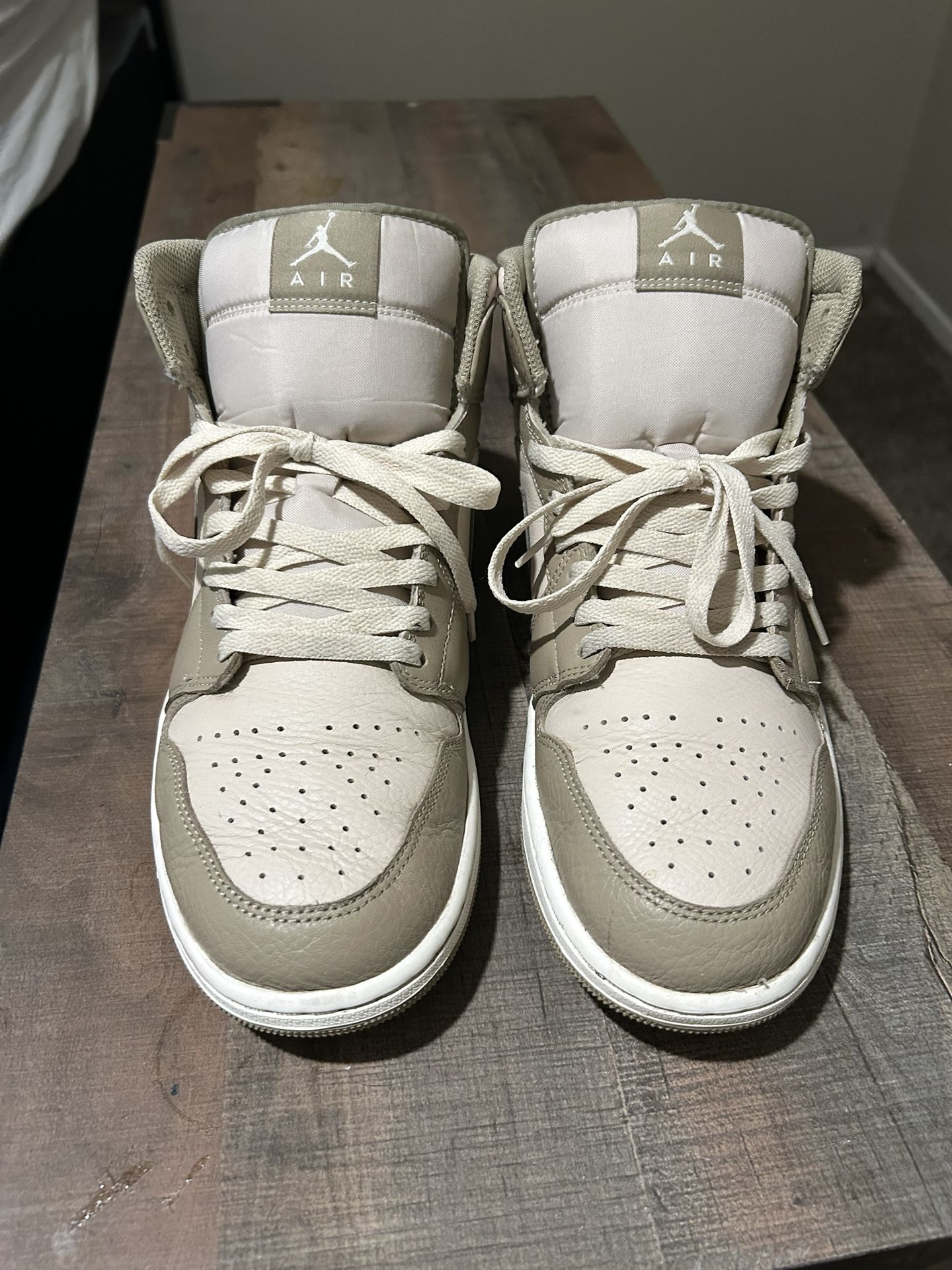 Jordan 1 Legend Mid