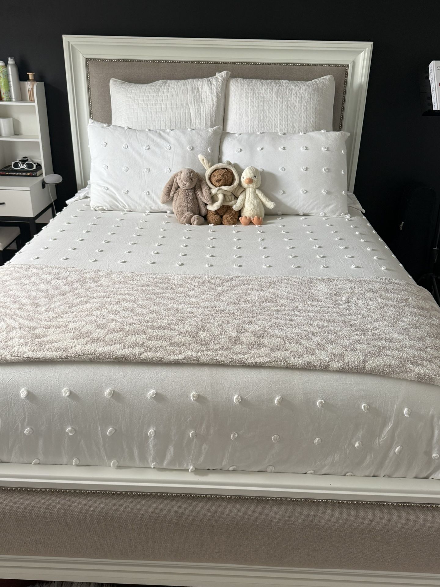 Queen Bed and 7 Dresser Drawer