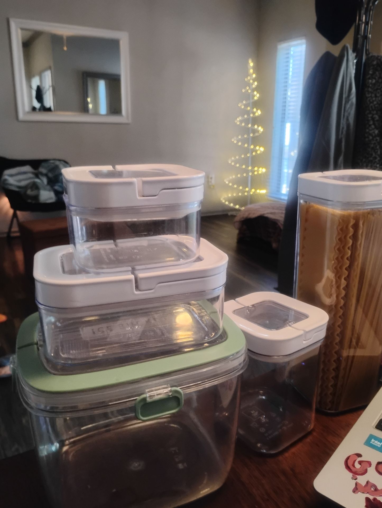 All sizes of tuberware