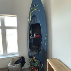 Quest 10ft Kayak With Oars And Life Jacket 