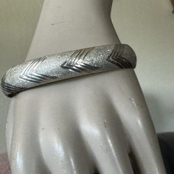 Vintage Sterling silver Hinged Bangle Bracelet featuring diamond cut etched chevron pattern & fold over safely clasp