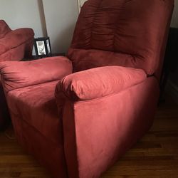ACCENT CHAIR/ASHLEY RECLINER
