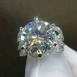 4 Carat Moissanite Ring... New 