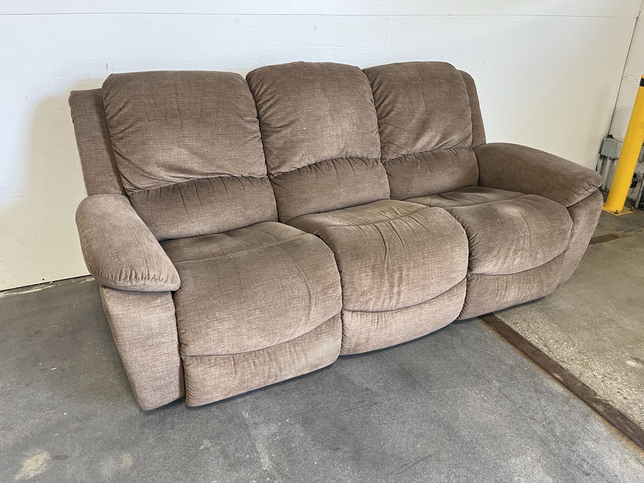 La-Z-Boy Double Recliner Sofa Couch - Electric Recliners - Comfy - Cleaned - Delivery Available 