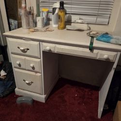 White Desk 