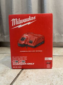 💥 Brand New Milwaukee Rapid Charger 💥
