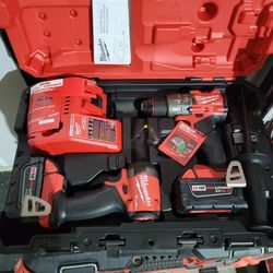 Milwaukee Drill Set