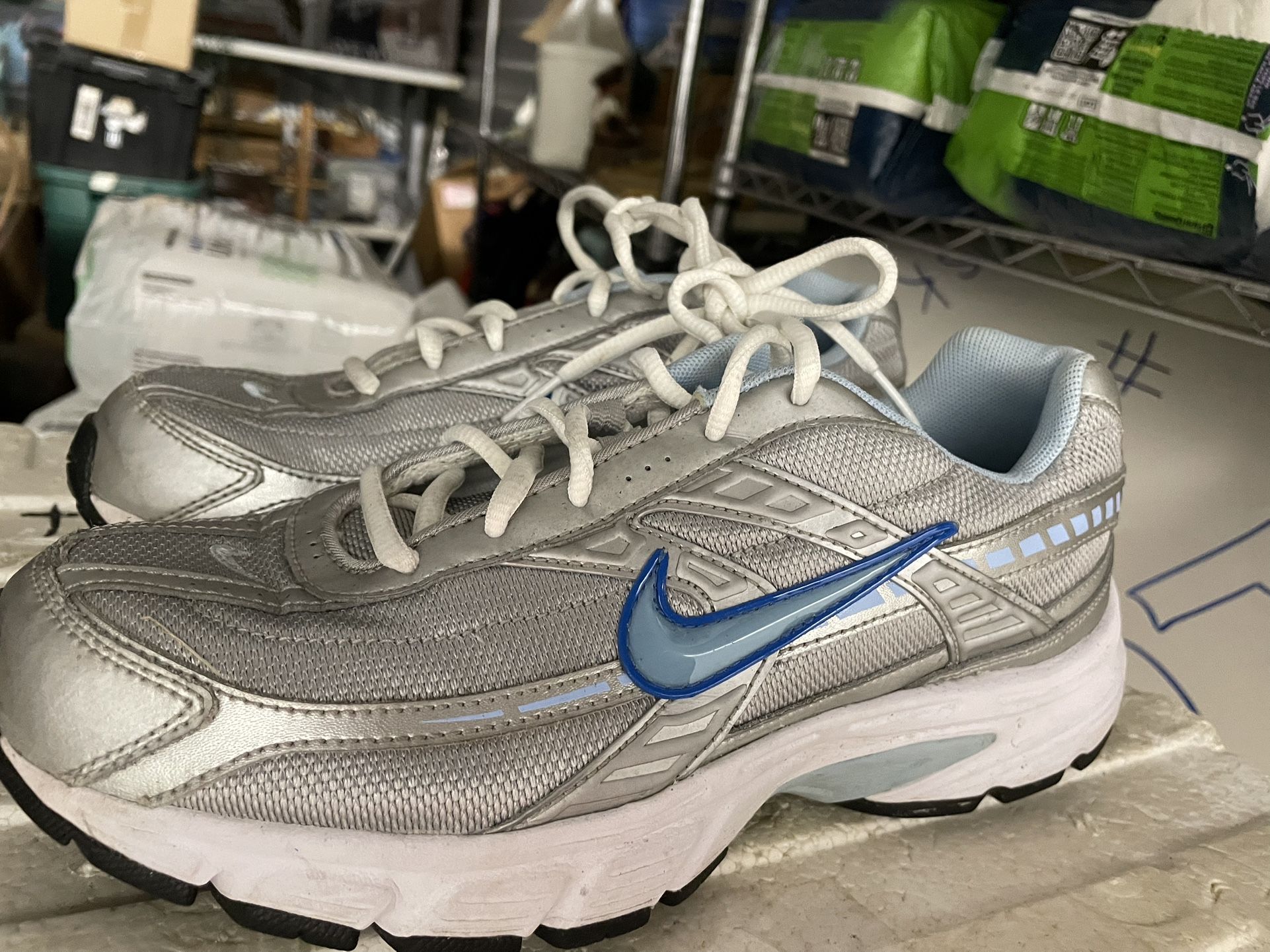 81/2 Nike Tennis Shoes