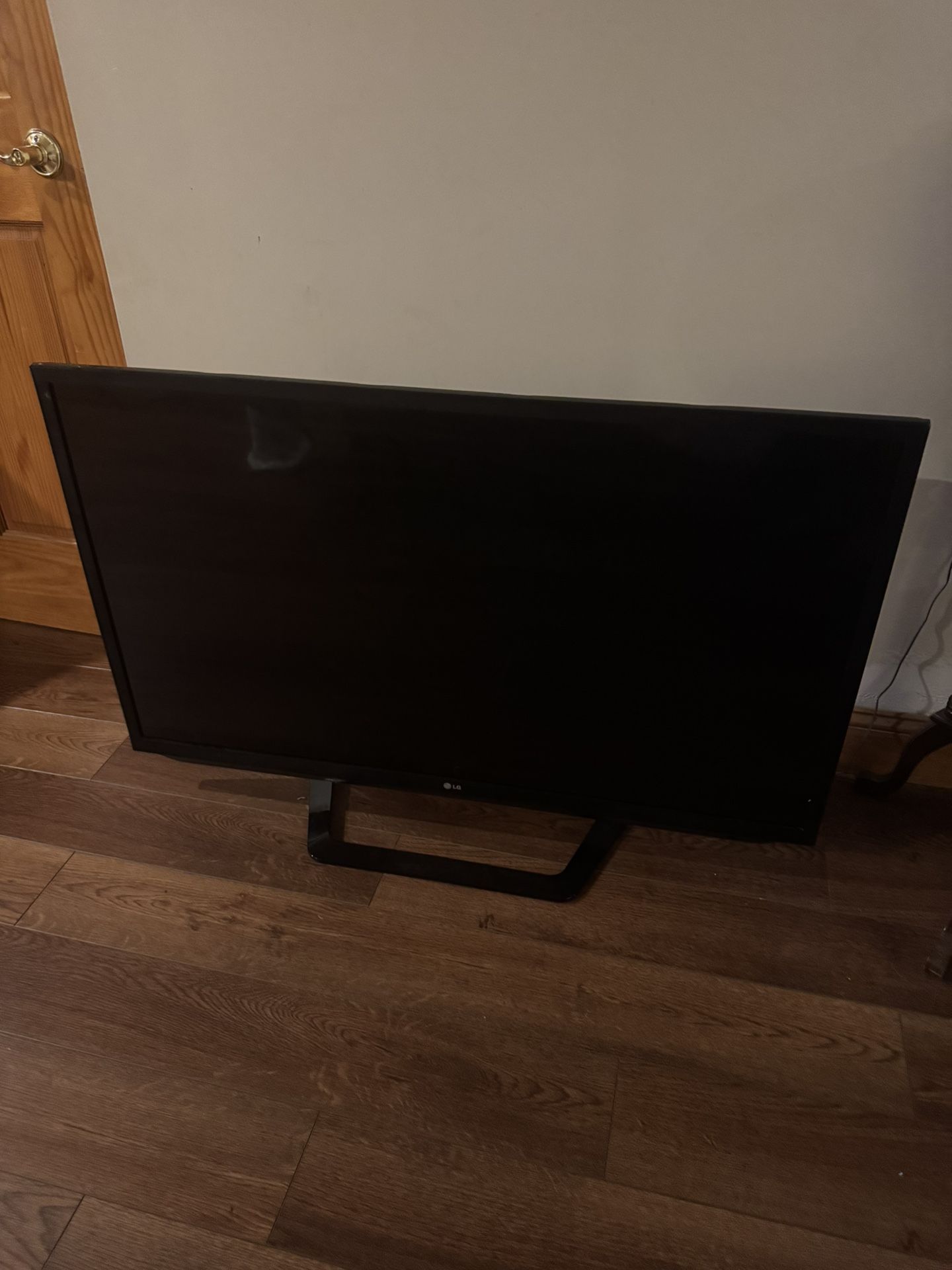 LG flat Screen tv (please Description Below)