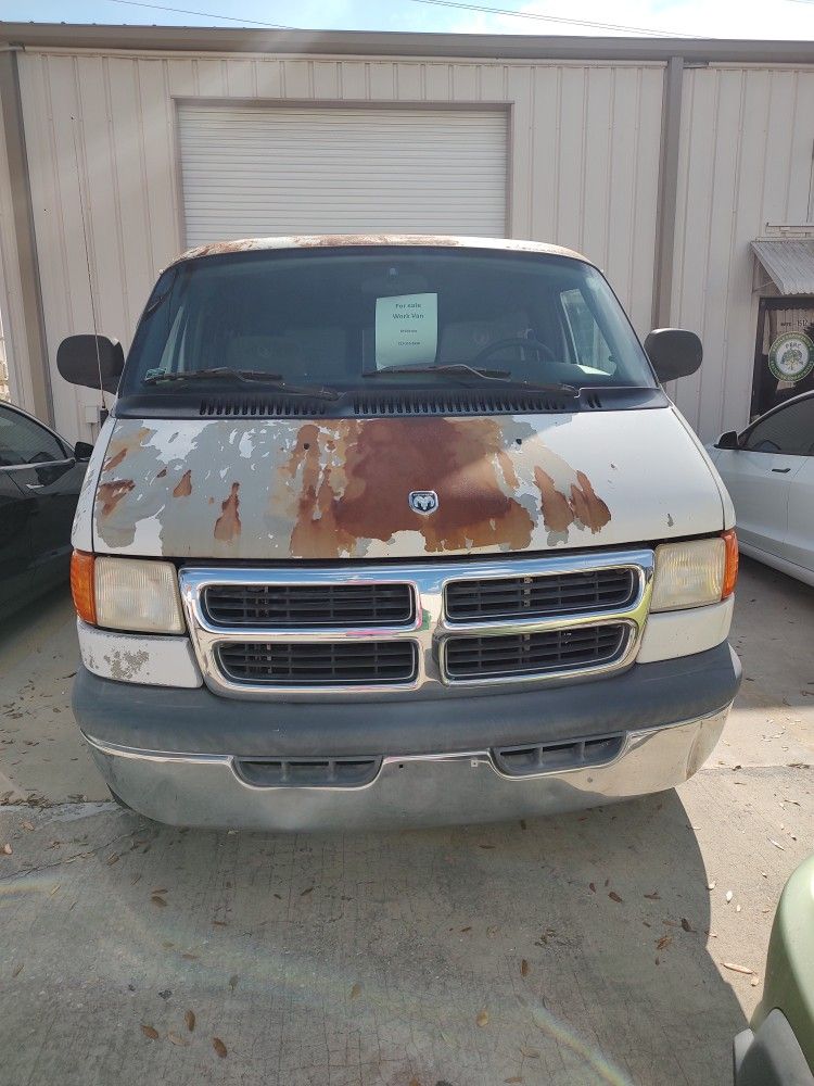 Dodge Ram 1500 Van