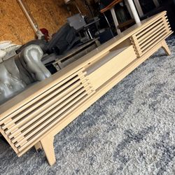 Excellent condition, like new Color: Oak L70" W14" H17" 