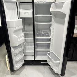 Two Piece Refrigerator And Stove 