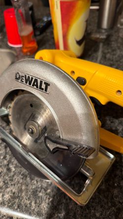 Dewalt saw