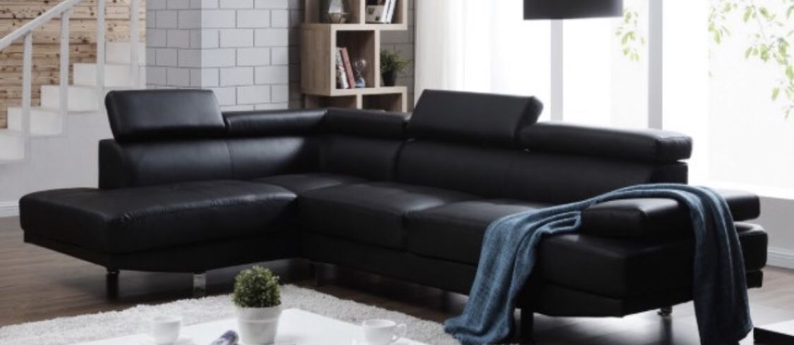 Black Leather Sectional Couch (Left Facing)