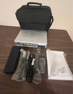 Hitachi CP-X275 LCD Projector