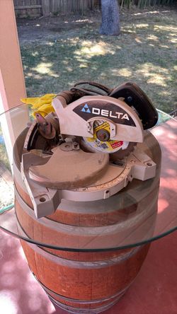 Miter saw Delta