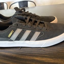Men’s Addias Size 81/2 