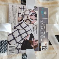 Flanel Throw w/ Foot Warming Pocket