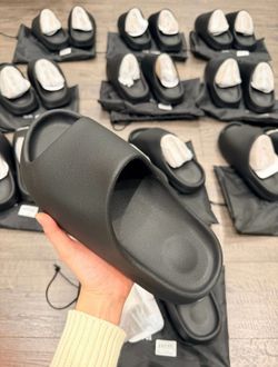 Yeez y  slides Onyx  Size 9