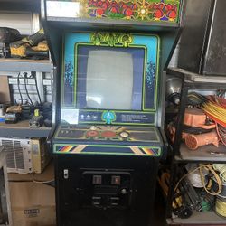 Centipede Arcade Machine 