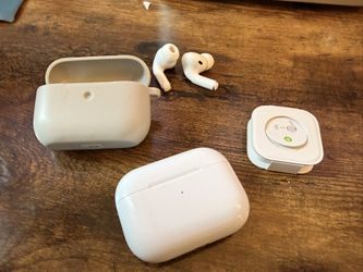 Apple Airpods Pro w/ New Eartips and Silicone Case