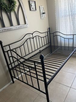 FREE Black Metal Daybed Frame Twin