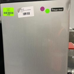 Magic Chef HMAR265SE 2.6 cu. ft. Mini Fridge 37TS