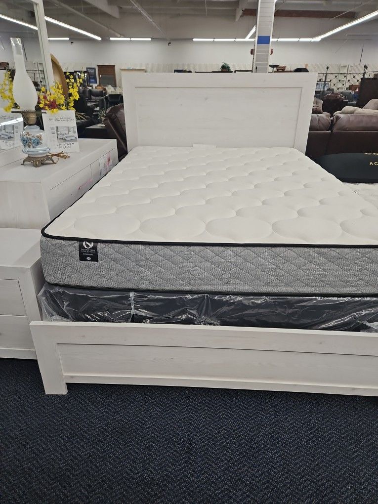 Queen Bed Set