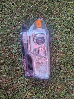 2016-2020 TOYOTA TACOMA LEFT HEADLIGHT