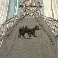 Men’s Size Small Lightweight Hoodie Grey Pacific Northwest With Bear