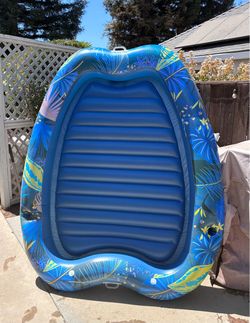 Pool/lake float
