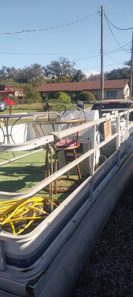 Pontoon Boat 20 Ft 82 Model