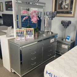 Dresser mirror Nightstand! $999 ❤️🏠✨