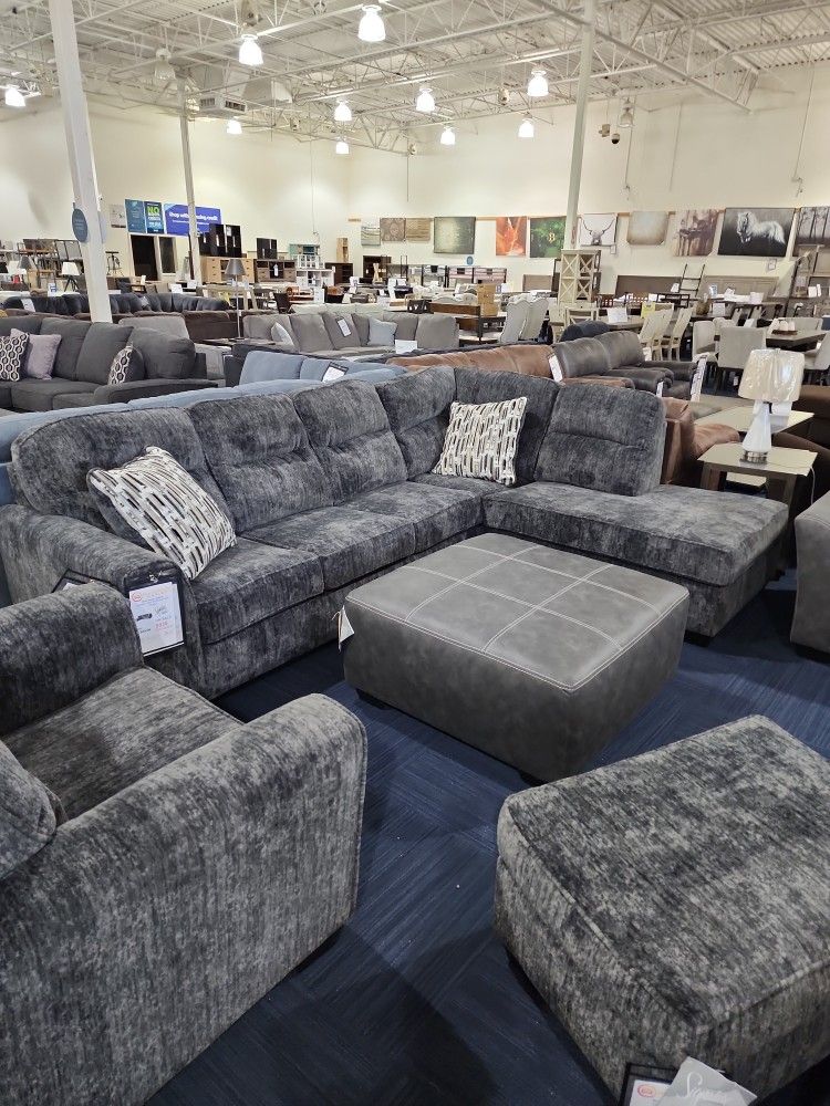Lonoke 2pc Sectional with Chaise