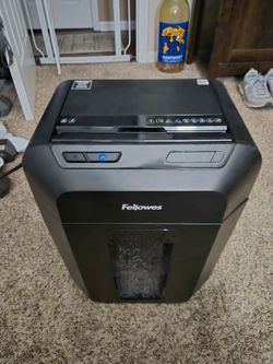 Very Nice Fellowes Auto Max 100 Sheet Auto Feed Micro Cut Shredder. "CHECK OUT MY PAGE FOR MORE DEALS "