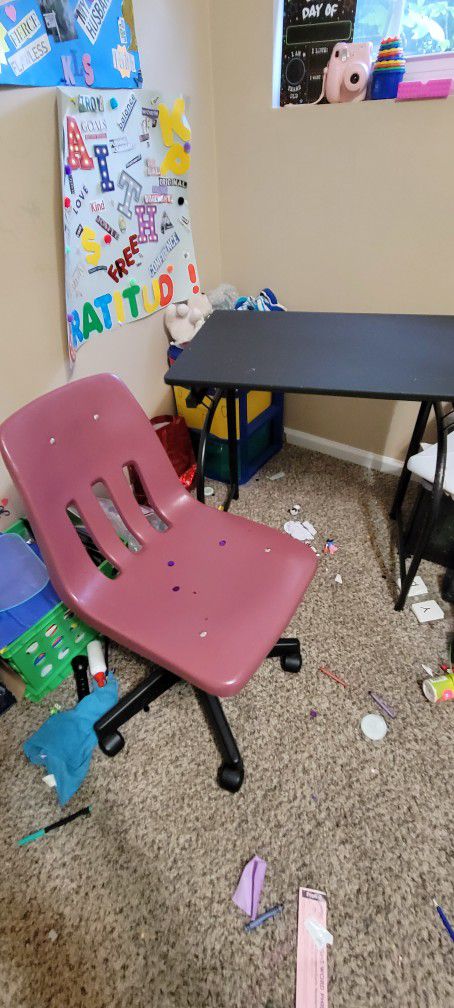 Kids Desk And Chair set 