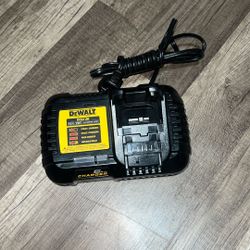 DEWALT 20V 6AMP CHARGER
