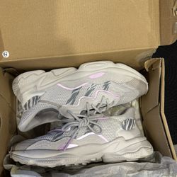 Women’s Adidas Shoe 