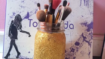 Brush holder