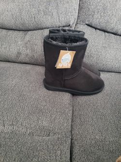 NEW Apres Black Warm Boots