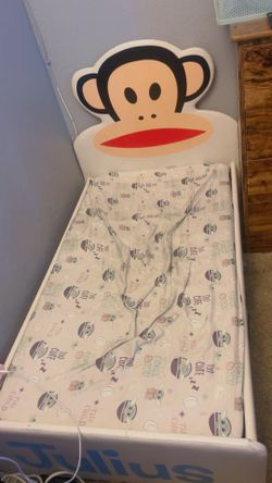 Toddler bed