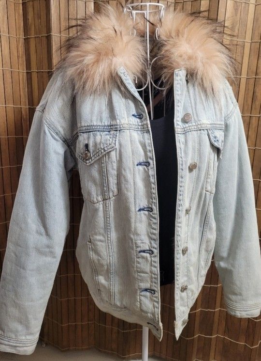 Woman's Denim Jacket W/ Fur Collar