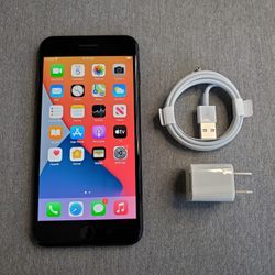 iPhone 7 Plus - UNLOCKED - Like New 