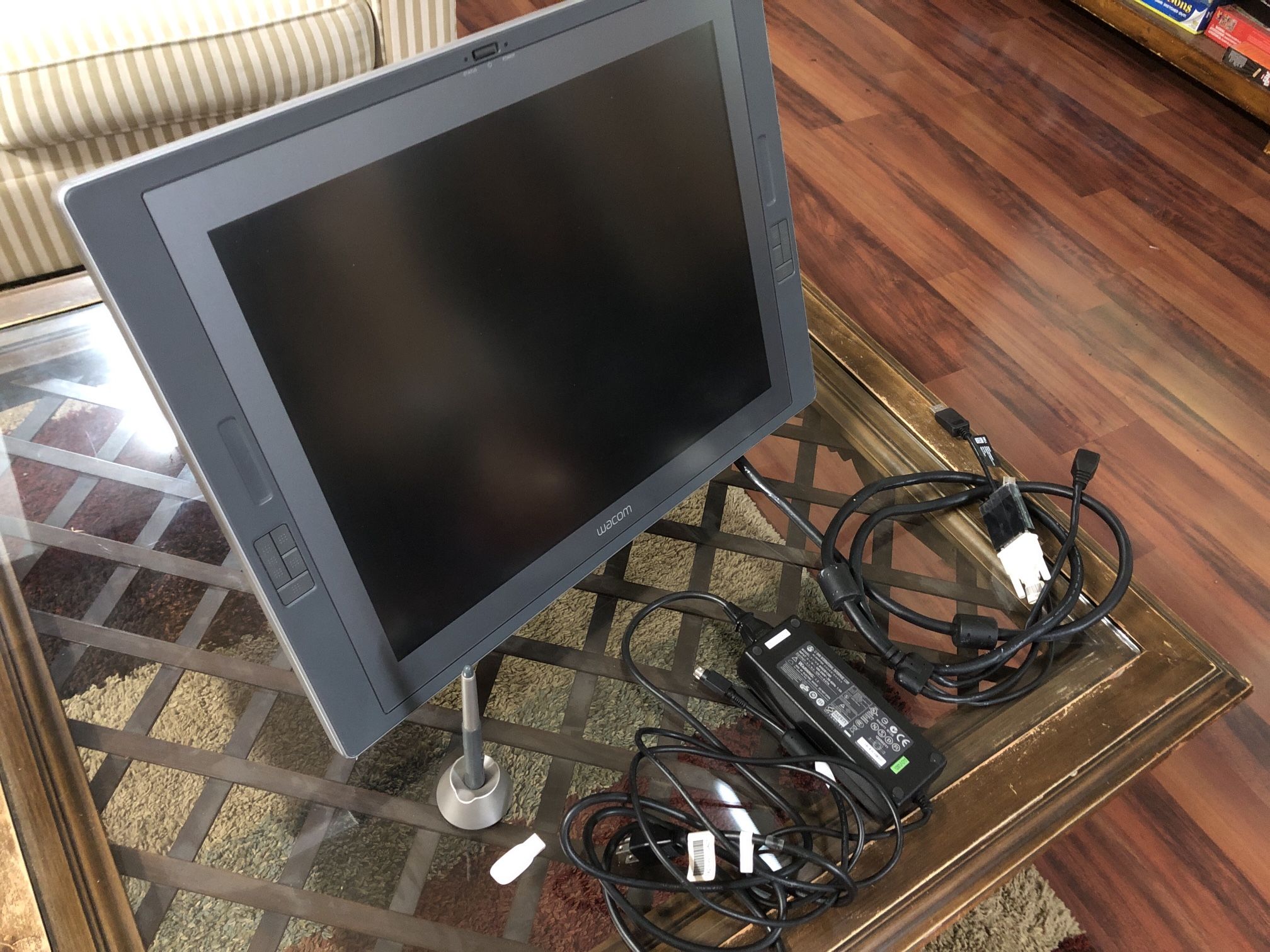 Wacom DTZ-2100D Graphics / Drawing Tablet
