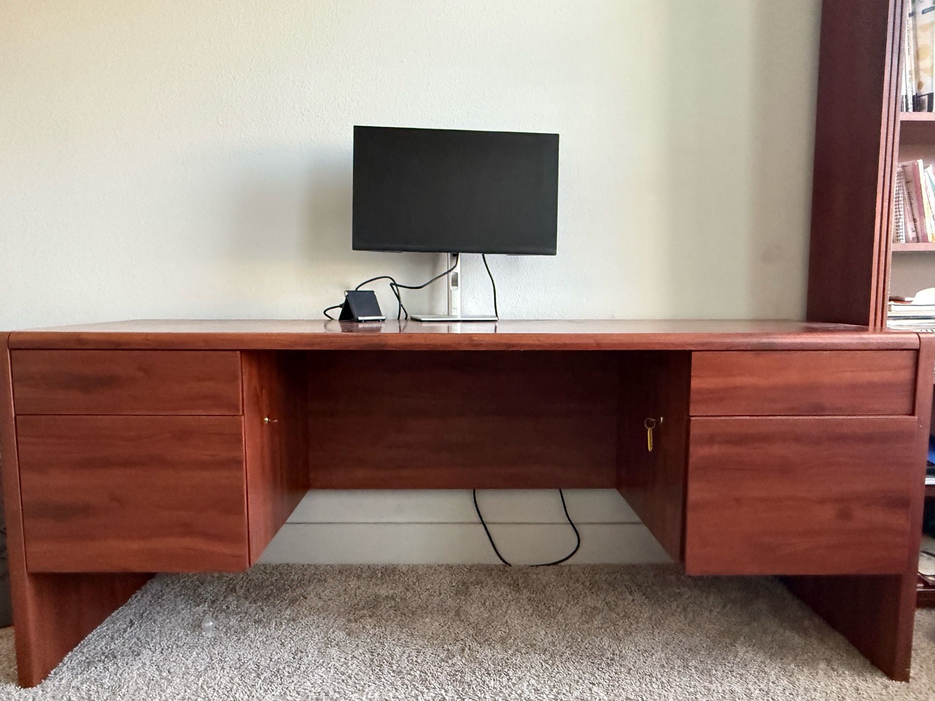 Computer table